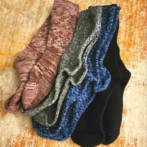 Bundle of 4 Pairs of Wool Blend Crew Socks